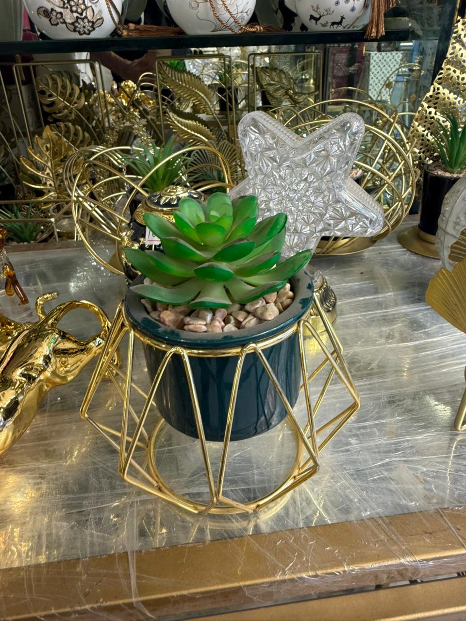 High Quality Metal Body Planter with Faux Plant